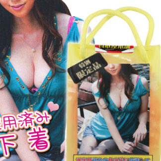 露出度高めの女の子に交渉して譲ってもらったブラ＆パンティ