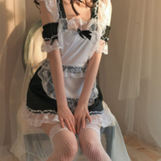 裸にエプロンレースメイド